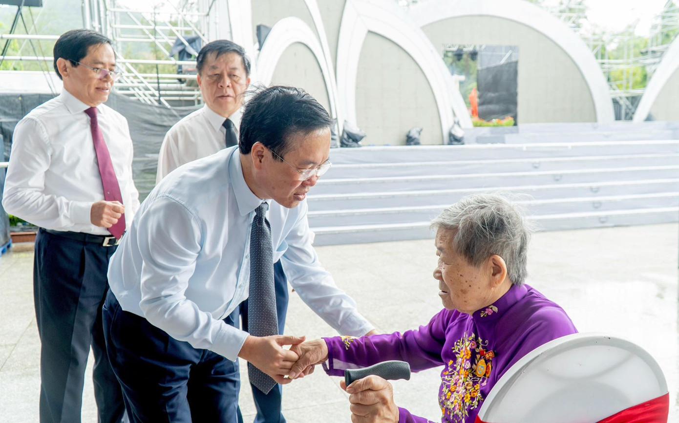 Chủ tịch nước thăm hỏi, động viên cựu tù chính trị Côn Đảo.