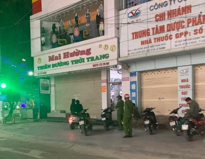 Cửa hàng thời trang đóng cửa sau sự việc