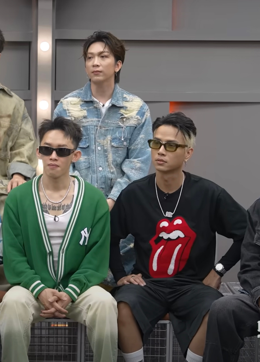 Các anh tài “mỏ hỗn toàn phần” Tăng Phúc, Kay Trần, Neko Lê vô tình chung khung hình. Các anh tài “mỏ hỗn toàn phần” Tăng Phúc, Kay Trần, Neko Lê vô tình chung khung hình.