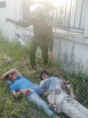 Hiện trường vụ tai nạn, trong đó có hình ảnh Cảnh sát liên quan vụ việc. Ảnh do người dân cung cấp