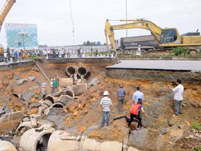 Công việc trước mắt được phía Sông Đà Thăng Long triển khai là dọn sạch lòng hố