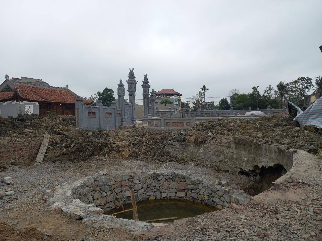 Giếng mới nằm trong lòng giếng cũ. Hiện nay, cơ quan chức năng của Thanh Hoá đã có chỉ đạo tạm dừng hạng mục tu bổ giếng này để xem xét, xin ý kiến cơ quan chức năng để có hướng xử lý tiếp theo.