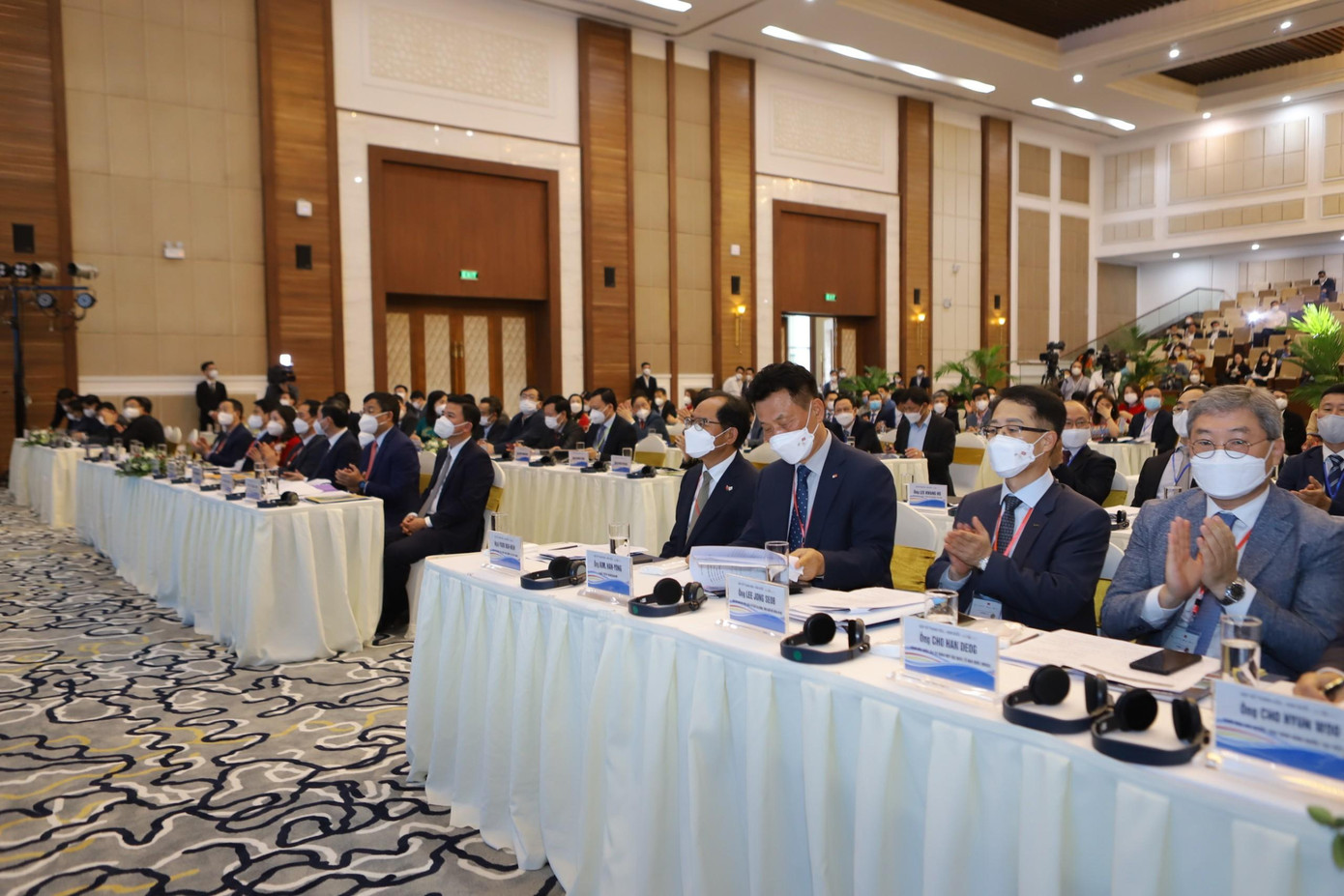 Các đại biểu tham dự buổi gặp gỡ