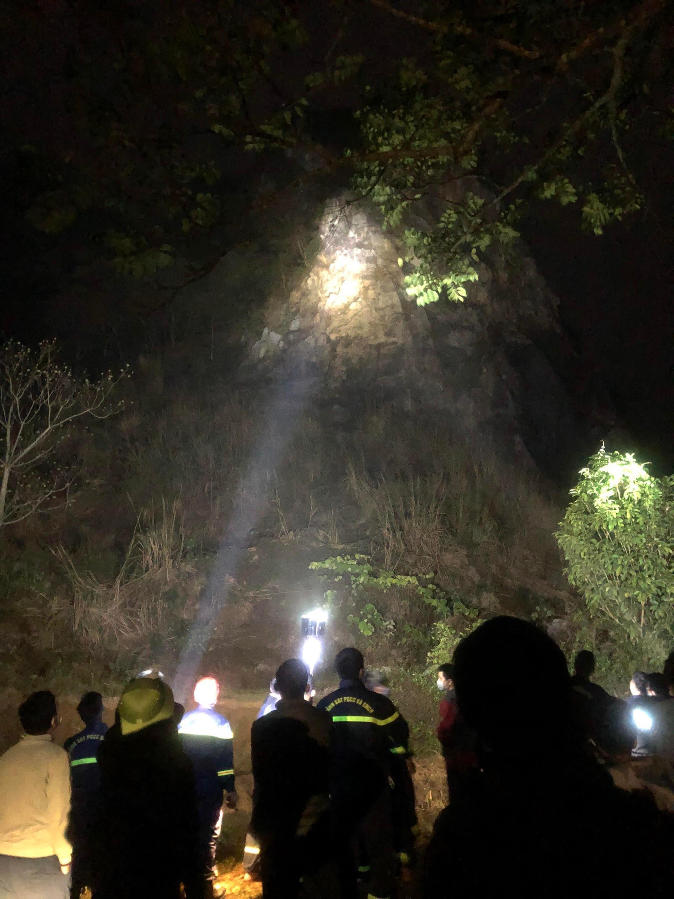 Vách núi dựng đứng