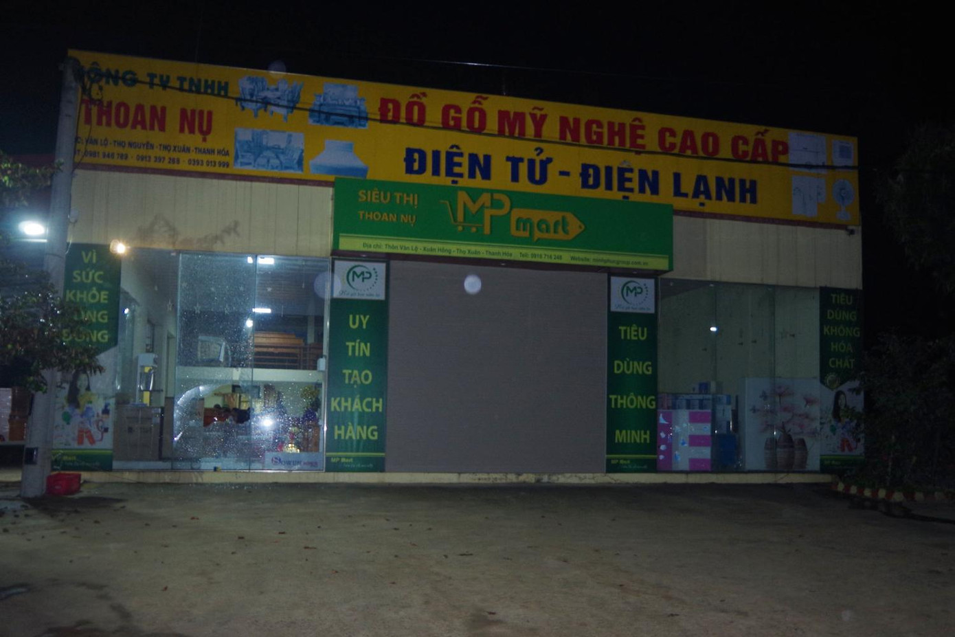 Hiện trường nơi xảy ra nghi án nổ súng vào nhà. Hiện trường nơi xảy ra nghi án nổ súng vào nhà.