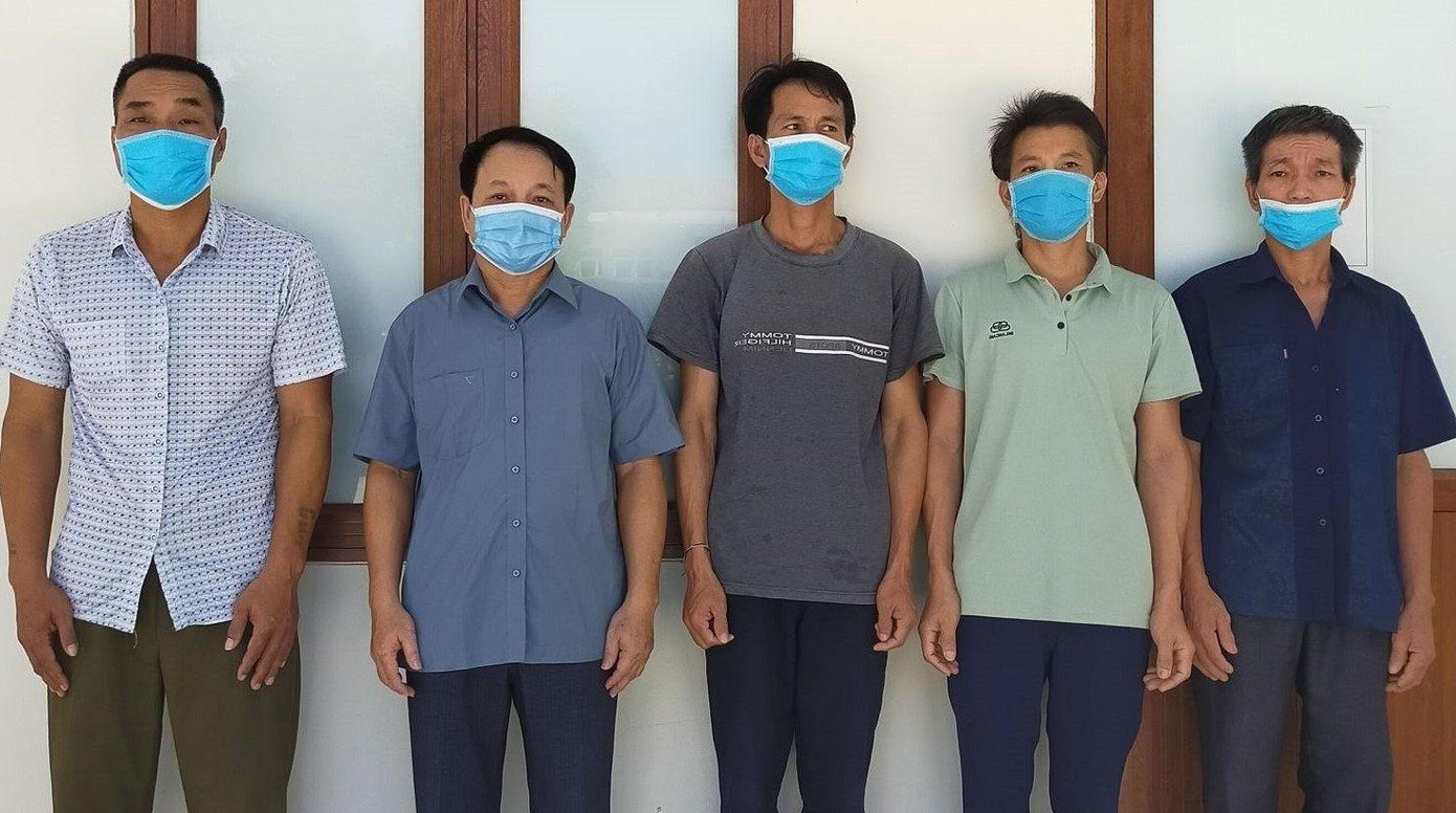 Các đối tượng tại thời điểm bị cơ quan chức năng bắt giữ. Các đối tượng tại thời điểm bị cơ quan chức năng bắt giữ.