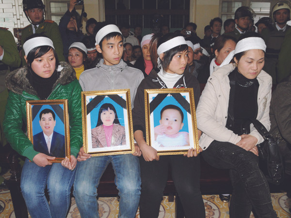 Gia đình nạn nhân tại phiên xử hôm qua