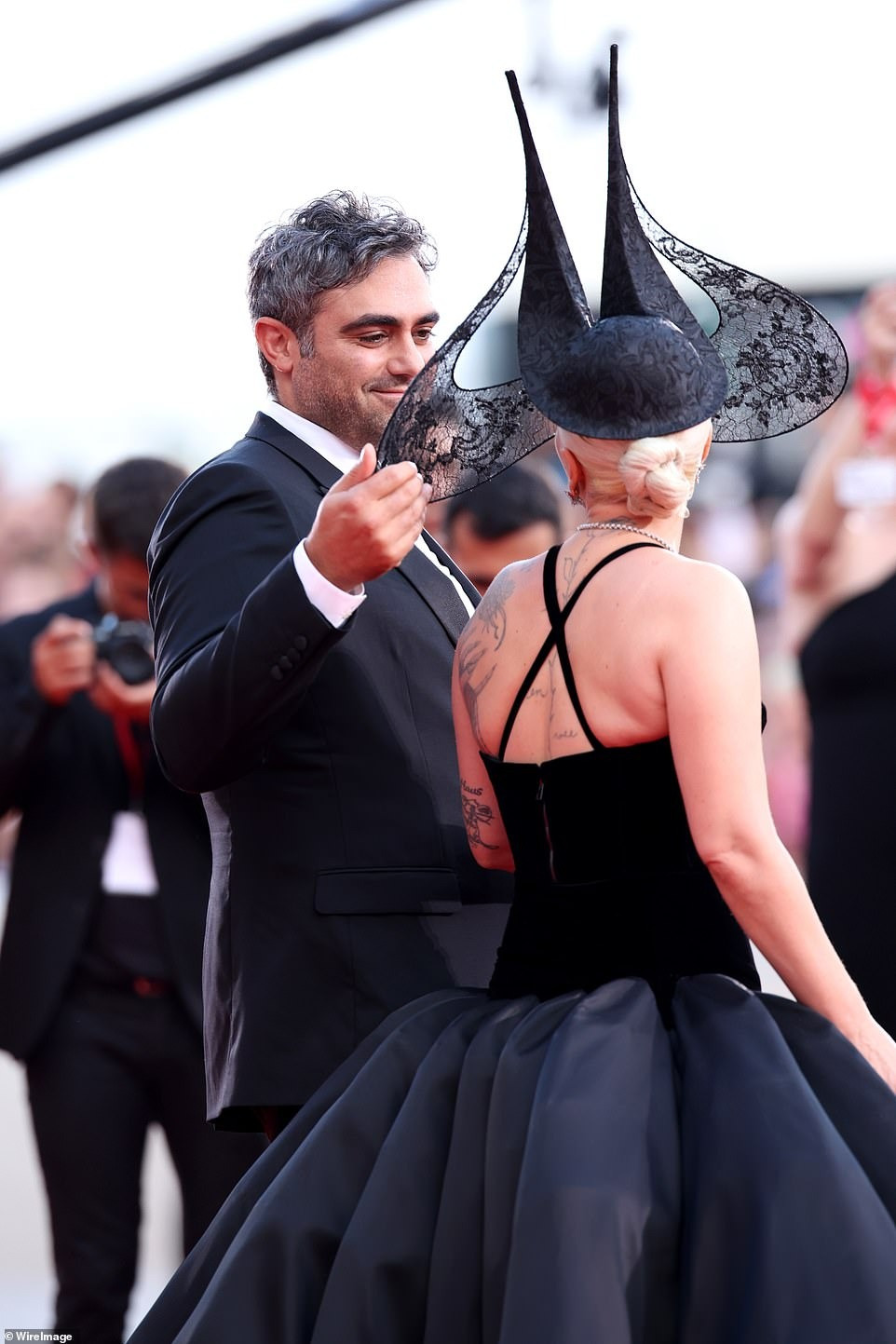 Lady Gaga và Polansky hẹn hò từ năm 2019. Mối quan hệ của họ khá kín tiếng. Theo các báo cáo, nam doanh nhân Mỹ đã ngỏ lời cầu hôn bạn gái nổi tiếng trước sinh nhật của cô vào tháng 3. Không ai biết về sự kiện này cho đến khi người đẹp 8X được phát hiện đeo nhẫn kim cương khổng lồ vào tháng 4. Ảnh: WireImage.