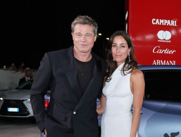 Brad Pitt và Ines De Ramon sánh đôi trên thảm đỏ LHP Venice. Brad Pitt và Ines De Ramon sánh đôi trên thảm đỏ LHP Venice.