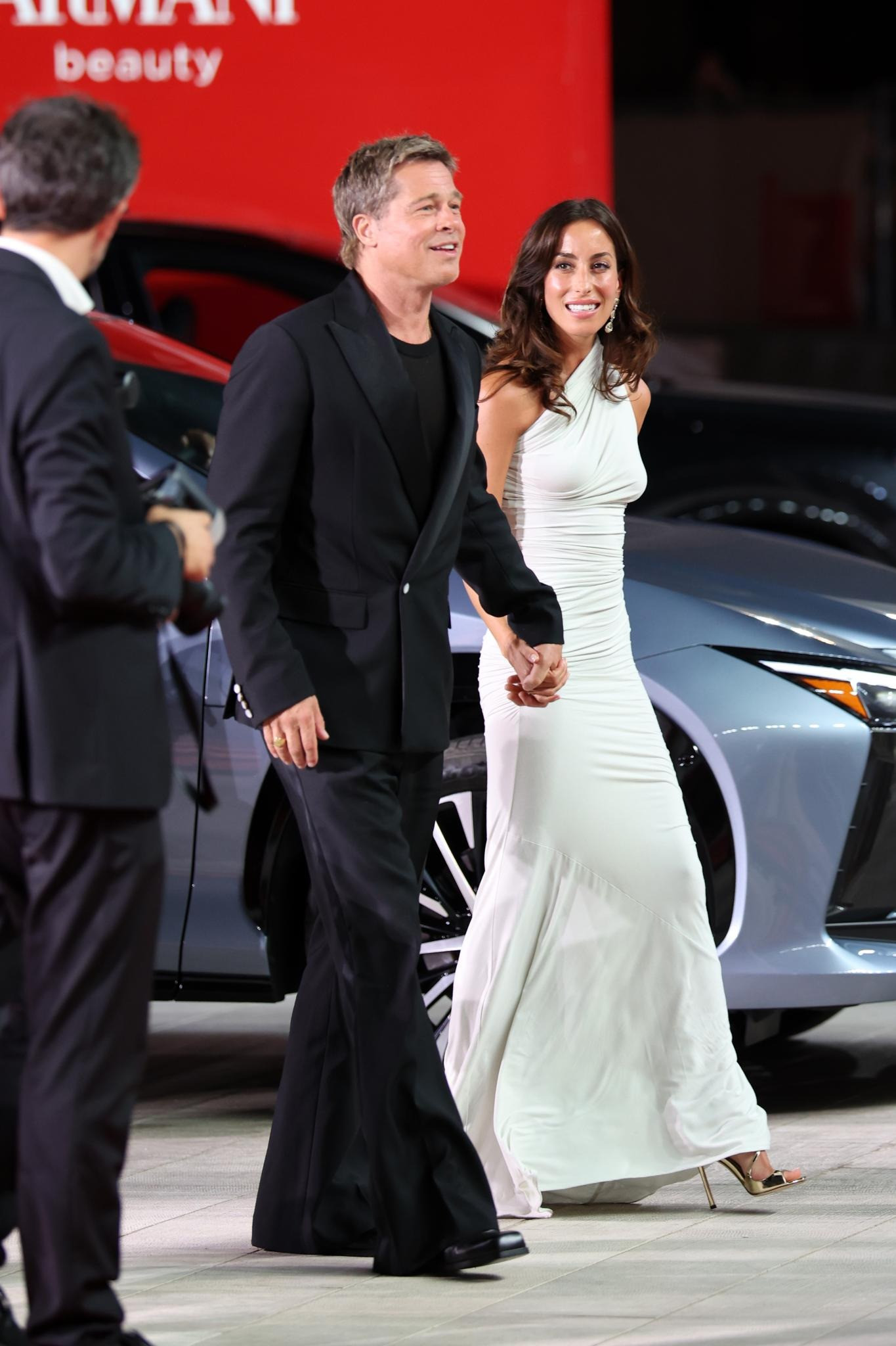 Khoảng cách tuổi tác khiến không ít người băn khoăn về cuộc tình giữa Brad và nhà thiết kế trang sức. Ảnh: Getty Images. Khoảng cách tuổi tác khiến không ít người băn khoăn về cuộc tình giữa Brad và nhà thiết kế trang sức. Ảnh: Getty Images.