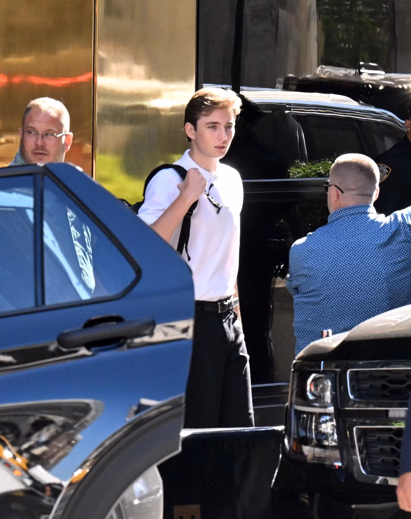 Barron Trump thành tâm điểm nhờ chiều cao ấn tượng và gương mặt điển trai. Ảnh: NYPost. Barron Trump thành tâm điểm nhờ chiều cao ấn tượng và gương mặt điển trai. Ảnh: NYPost.