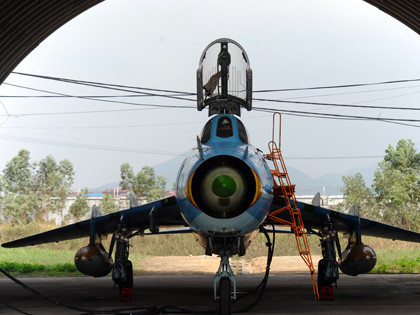 Trung đoàn không quân 921 (sư 371) được trang bị máy bay tiêm kích Su-22. Ảnh: Hoàng Hà Trung đoàn không quân 921 (sư 371) được trang bị máy bay tiêm kích Su-22