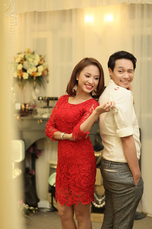 Đỗ Nguyên và khách hàng thân thiết - MC Vân Hugo. Đỗ Nguyên và khách hàng thân thiết - MC Vân Hugo