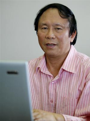 Nhà thơ Dương Kỳ Anh, Tổng Biên tập báo Tiền phong, Trưởng ban tổ chức cuộc thi Hoa hậu Việt Nam 2008. Ảnh : Hồng Vĩnh.