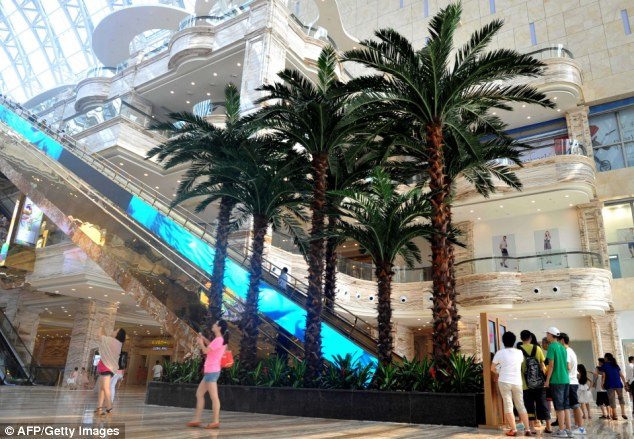 Ước tính tòa nhà này có thể chứa tới 20 Nhà hát Opera Sydney và 3 Lầu Năm Góc