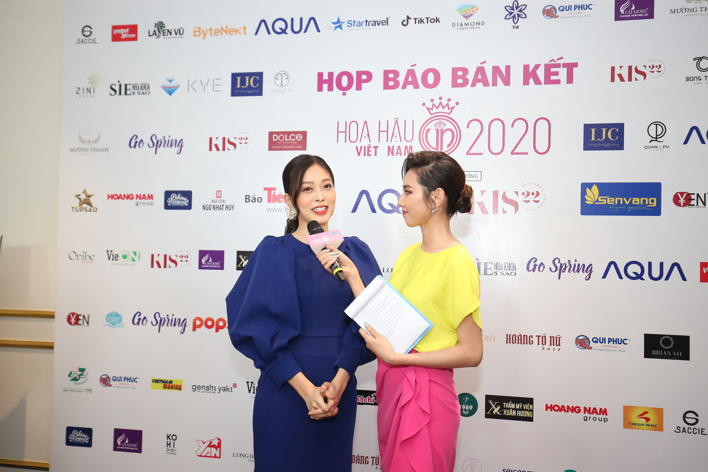 Top 60 thí sinh khoe sắc tại họp báo Vòng Bán kết toàn quốc Hoa hậu Việt Nam 2020 ảnh 25