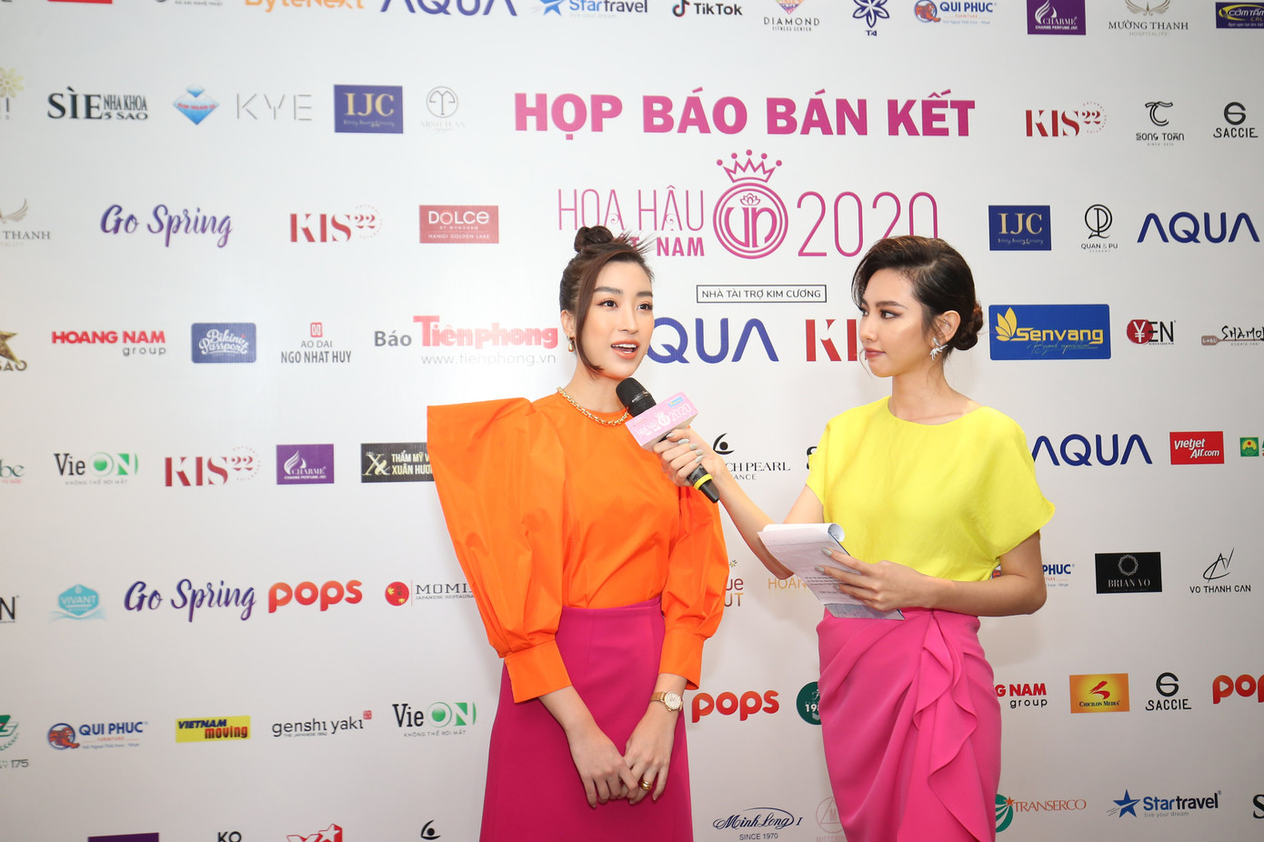 Top 60 thí sinh khoe sắc tại họp báo Vòng Bán kết toàn quốc Hoa hậu Việt Nam 2020 ảnh 26