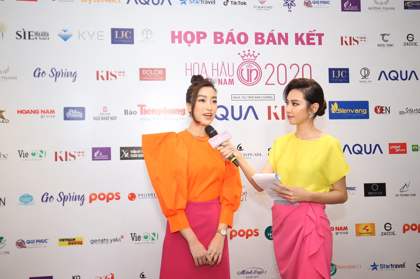 Top 60 thí sinh khoe sắc tại họp báo Vòng Bán kết toàn quốc Hoa hậu Việt Nam 2020 ảnh 26