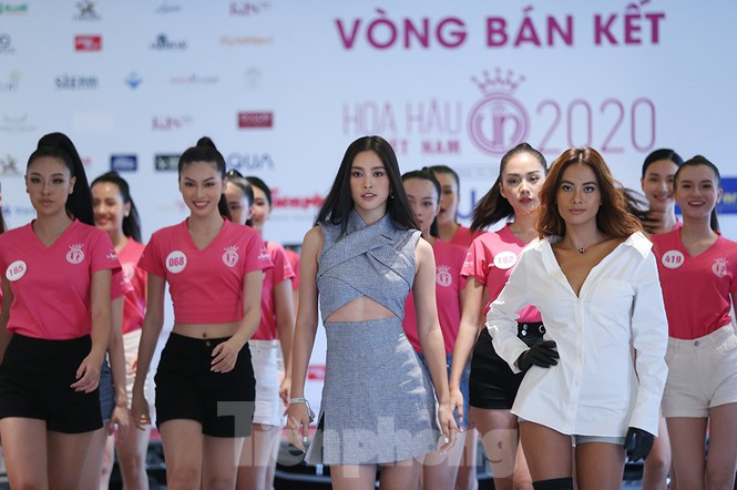 Top 60 thí sinh khoe sắc tại họp báo Vòng Bán kết toàn quốc Hoa hậu Việt Nam 2020 ảnh 30