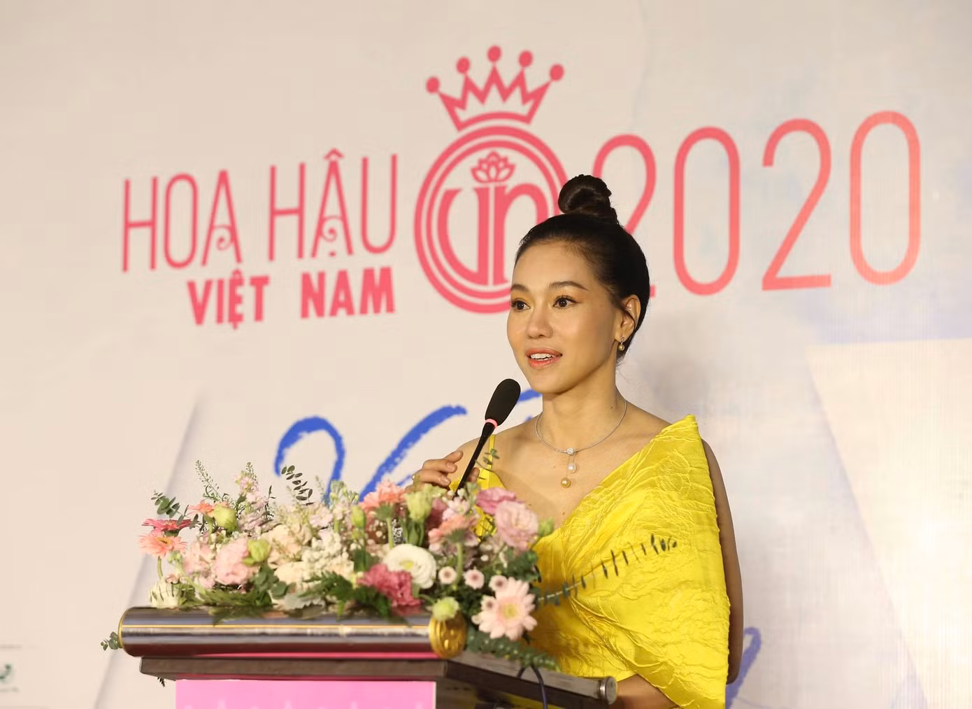 Top 60 thí sinh khoe sắc tại họp báo Vòng Bán kết toàn quốc Hoa hậu Việt Nam 2020 ảnh 17