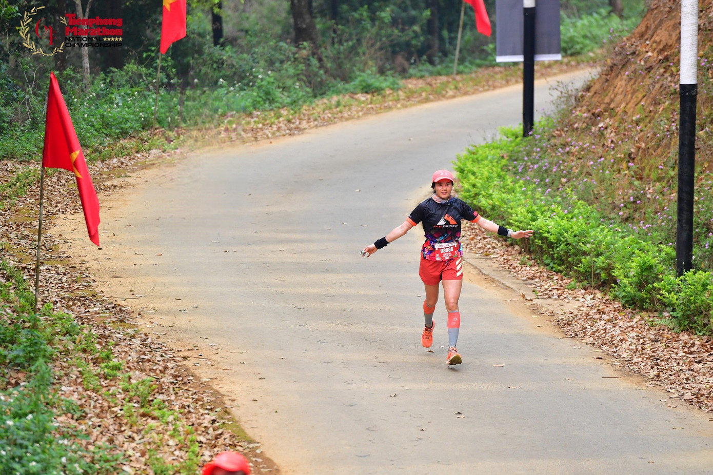 "Trải qua nhiều áp lực trong công việc nên mình tìm đến chạy bộ để được thư giãn theo một cách riêng. Chaỵ bộ cho mình nhiều sức khoẻ để đi và trải nghiệm nhiều thử thách thú vị trong cuộc sống". "Trải qua nhiều áp lực trong công việc nên mình tìm đến chạy bộ để được thư giãn theo một cách riêng. Chaỵ bộ cho mình nhiều sức khoẻ để đi và trải nghiệm nhiều thử thách thú vị trong cuộc sống".