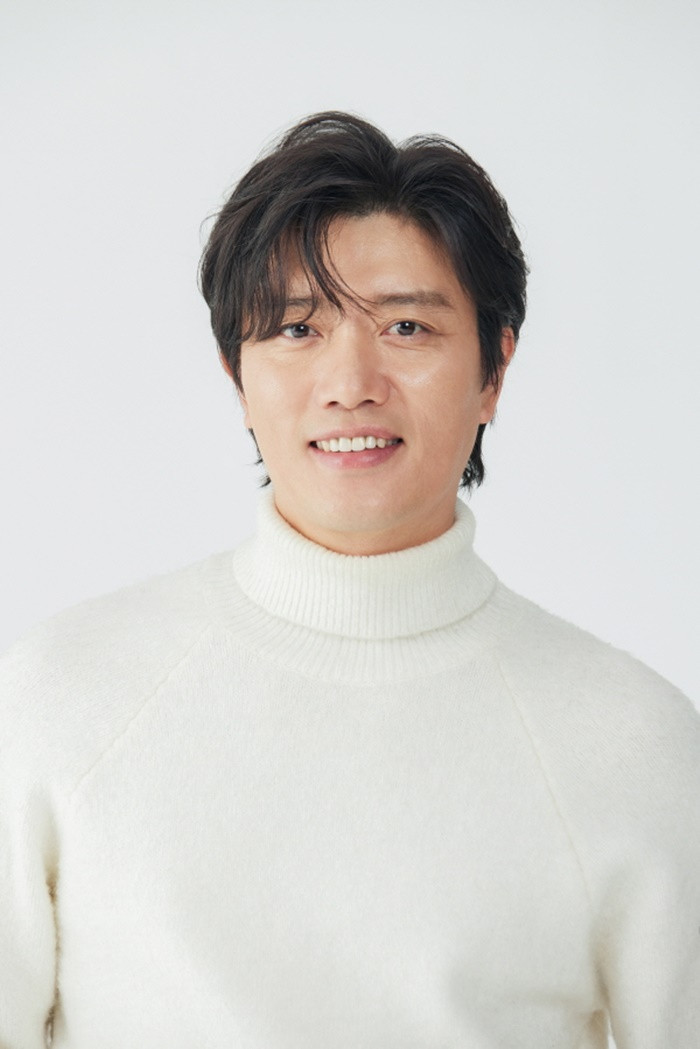 Park Hee Soon sẽ vào vai Choi Seon Chul, một quản đốc tại một công ty giấy. Park Hee Soon sẽ vào vai Choi Seon Chul, một quản đốc tại một công ty giấy.