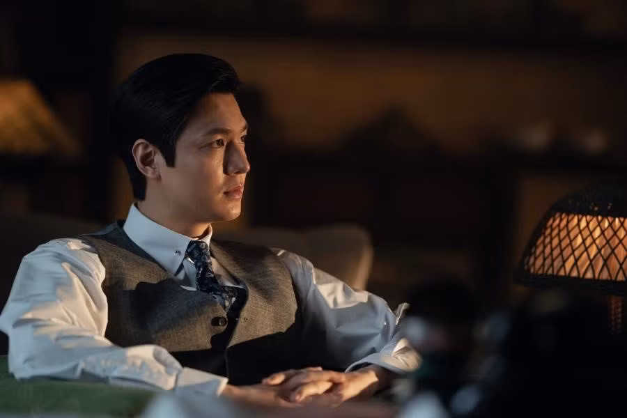 Trong phần 1, Lee Min Ho đã khéo léo khám phá thế giới nội tâm phức tạp của Han Soo và mối quan hệ đầy sắc thái của anh với Seon Ja. Phần 2 hứa hẹn sẽ đi sâu hơn nữa vào quá trình phát triển cảm xúc của Han Soo khi anh cố gắng đoàn tụ với Seon Ja ở Osaka vào năm 1945. Khi Han Soo vẫn vướng mắc với Seon Ja và con trai Noa (Park Jae Joon) theo thời gian, người xem rất háo hức muốn xem nhân vật của anh tiến triển như thế nào .