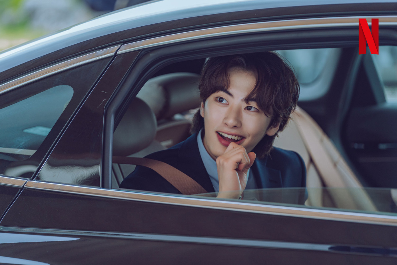 Mối quan hệ bí mật giữa Yoon He Ra (Ji Hye Won), người có mục tiêu trở thành nữ hoàng của trường Jooshin và Lee Woo Jin (Lee Won Jung), con trai của một gia đình chính trị nổi tiếng, khơi dậy sự tò mò về câu chuyện đằng sau mà họ nắm giữ. Mối quan hệ bí mật giữa Yoon He Ra (Ji Hye Won), người có mục tiêu trở thành nữ hoàng của trường Jooshin và Lee Woo Jin (Lee Won Jung), con trai của một gia đình chính trị nổi tiếng, khơi dậy sự tò mò về câu chuyện đằng sau mà họ nắm giữ.