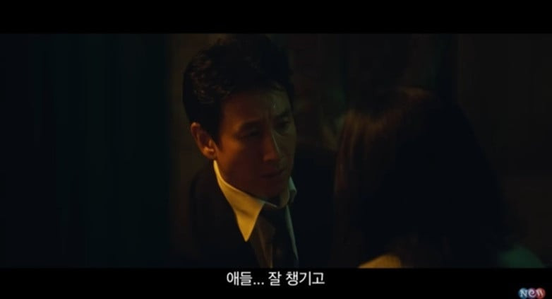 Lee Sun Kyun miêu tả Park Tae Joo với lối diễn xuất tinh tế, giàu cảm xúc, chỉ dựa vào đôi mắt và khuôn mặt vô cảm để truyền tải những cảm xúc sâu sắc mà không cần lời thoại hay chuyển động lớn. Lee Sun Kyun miêu tả Park Tae Joo với lối diễn xuất tinh tế, giàu cảm xúc, chỉ dựa vào đôi mắt và khuôn mặt vô cảm để truyền tải những cảm xúc sâu sắc mà không cần lời thoại hay chuyển động lớn.