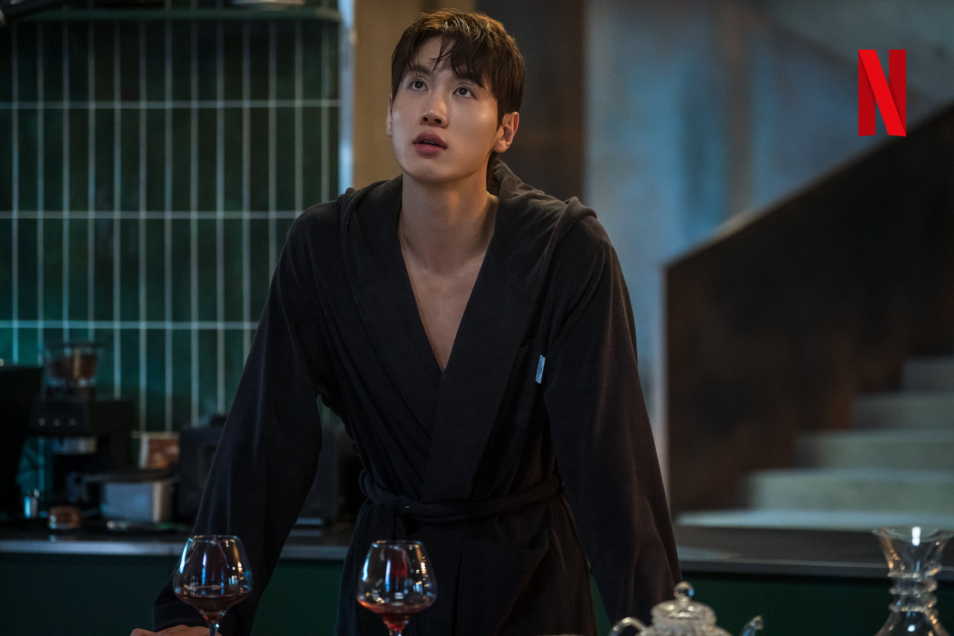 Một cặp đôi khác cũng thu hút sự tò mò bằng vẻ bí ẩn là Lee Seo Yeon (Jung Yun Ha), người bộc lộ những ham muốn méo mó của mình không chỉ bằng cách ly hôn với Han Jung Won mà còn bước vào một cuộc hôn nhân hợp đồng với Yoon Ji Oh (Jo Yi Geon), người yêu Lee Seo Yeon mặc dù biết mọi thứ của cô, làm tăng thêm sự căng thẳng cho cốt chuyện. Một cặp đôi khác cũng thu hút sự tò mò bằng vẻ bí ẩn là Lee Seo Yeon (Jung Yun Ha), người bộc lộ những ham muốn méo mó của mình không chỉ bằng cách ly hôn với Han Jung Won mà còn bước vào một cuộc hôn nhân hợp đồng với Yoon Ji Oh (Jo Yi Geon), người yêu Lee Seo Yeon mặc dù biết mọi thứ của cô, làm tăng thêm sự căng thẳng cho cốt chuyện.