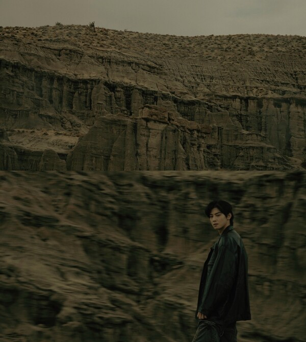 Cha Eun Woo hiện cũng đang 'gây sốt' khi tiết lộ lời bài hát và teaser của album mini solo đầu tiên trong sự nghiệp của mình, ENTITY. Album sẽ được phát hành vào lúc 6h chiều ngày 15/2. Cha Eun Woo hiện cũng đang 'gây sốt' khi tiết lộ lời bài hát và teaser của album mini solo đầu tiên trong sự nghiệp của mình, ENTITY. Album sẽ được phát hành vào lúc 6h chiều ngày 15/2.