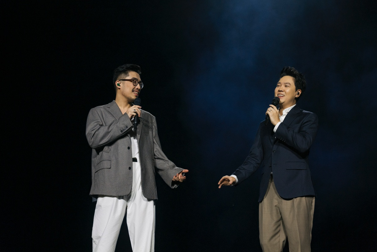 Lê Hiếu là khách mời bí mật trong concert tại Hà Nội. Lê Hiếu là khách mời bí mật trong concert tại Hà Nội.