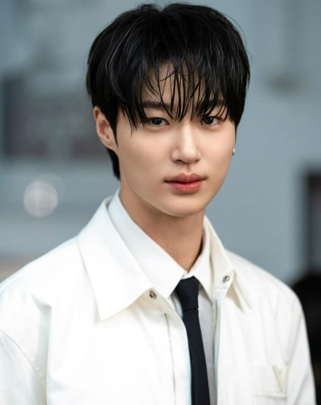 Mặc dù Lovely Runner đã kết thúc nhưng nỗi ám ảnh của công chúng dành cho nam diễn viên Byeon Woo Seok vẫn tiếp tục. Trong phim, Byeon Woo Seok đã thể hiện hoàn hảo các Seon Jae khác nhau ở các độ tuổi khác nhau, từ sinh viên năm cuối 19 tuổi đến Seon Jae, sinh viên đại học 20 tuổi, đến Seon Jae, 34 tuổi, ngôi sao hàng đầu, thu hút người xem. Sau khi phim kết thúc, Byeon Woo Seok đã chia sẻ suy nghĩ của mình thông qua công ty quản lý Varo Entertainment: "Thực ra, tôi đã nghĩ khoảnh khắc này sẽ đến, nhưng tôi chưa bao giờ nghĩ nó sẽ đến ngay lập tức như vậy. Tôi sống với tư cách Seonjae được khoảng một năm, và có cảm giác không thể diễn tả bằng lời. Đó là một vai diễn như mơ và được trở thành Seon Jae là điều vô cùng ý nghĩa. Tôi hy vọng đối với người xem cũng như vậy. Tôi rất biết ơn Seon-Jae vì đã đến và tôi mong các bạn hãy dành nhiều sự quan tâm, yêu mến cho Byeon Woo Seok trong tương lai”. Mặc dù Lovely Runner đã kết thúc nhưng nỗi ám ảnh của công chúng dành cho nam diễn viên Byeon Woo Seok vẫn tiếp tục. Trong phim, Byeon Woo Seok đã thể hiện hoàn hảo các Seon Jae khác nhau ở các độ tuổi khác nhau, từ sinh viên năm cuối 19 tuổi đến Seon Jae, sinh viên đại học 20 tuổi, đến Seon Jae, 34 tuổi, ngôi sao hàng đầu, thu hút người xem. Sau khi phim kết thúc, Byeon Woo Seok đã chia sẻ suy nghĩ của mình thông qua công ty quản lý Varo Entertainment: "Thực ra, tôi đã nghĩ khoảnh khắc này sẽ đến, nhưng tôi chưa bao giờ nghĩ nó sẽ đến ngay lập tức như vậy. Tôi sống với tư cách Seonjae được khoảng một năm, và có cảm giác không thể diễn tả bằng lời. Đó là một vai diễn như mơ và được trở thành Seon Jae là điều vô cùng ý nghĩa. Tôi hy vọng đối với người xem cũng như vậy. Tôi rất biết ơn Seon-Jae vì đã đến và tôi mong các bạn hãy dành nhiều sự quan tâm, yêu mến cho Byeon Woo Seok trong tương lai”.