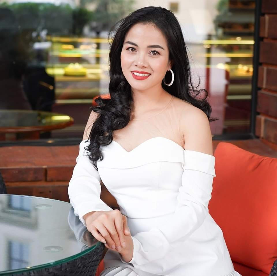 ”Tôi không quá coi trọng chuyện quà cáp vào ngày 8/3 và tất cả những ngày lễ, tết khác trong năm”. ”Tôi không quá coi trọng chuyện quà cáp vào ngày 8/3 và tất cả những ngày lễ, tết khác trong năm”.