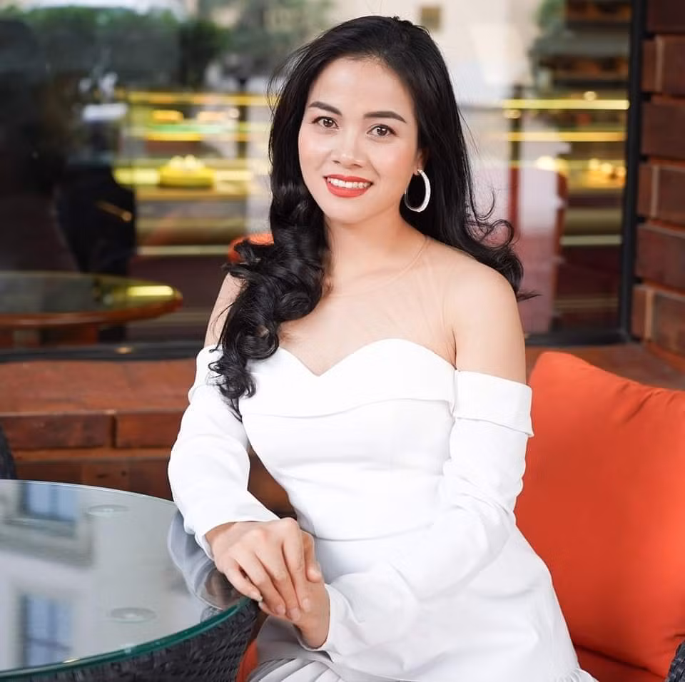 ”Tôi không quá coi trọng chuyện quà cáp vào ngày 8/3 và tất cả những ngày lễ, tết khác trong năm”. ”Tôi không quá coi trọng chuyện quà cáp vào ngày 8/3 và tất cả những ngày lễ, tết khác trong năm”.