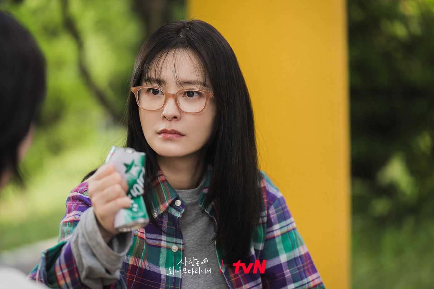 Nhân vật Yoon Ji Won của Jung Yu Mi là một giáo viên thể dục nổi tiếng với thái độ nổi loạn, hoang dã. Tính cách mạnh mẽ của cô dẫn đến một loạt các 'cuộc khẩu chiến' với Seok Ji Won. Nhân vật Yoon Ji Won của Jung Yu Mi là một giáo viên thể dục nổi tiếng với thái độ nổi loạn, hoang dã. Tính cách mạnh mẽ của cô dẫn đến một loạt các 'cuộc khẩu chiến' với Seok Ji Won.