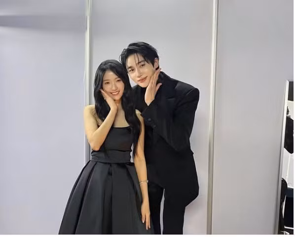 Các ngôi sao của Lovely Runner là Byeon Woo Seok và Kim Hye Yoon đã giành được giải thưởng Ngôi sao được yêu thích nhất và Cặp đôi đẹp nhất. Ngoài ra, Byeon Woo Seok đã giành giải thưởng Global Star năm nay, trong khi ban nhạc trong phim Lovely Runner, Eclipse của anh đã giành giải Nhạc phim gốc hay nhất (OST) cho ca khúc 'hit' Sudden Shower của họ.