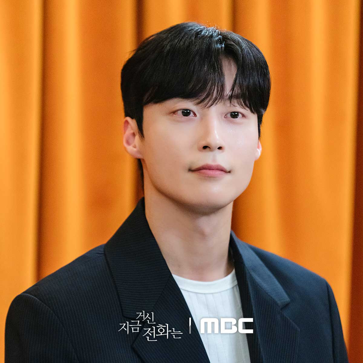 Heo Nam Jun vào vai Ji Sang Woo, một bác sĩ tâm lý đẹp trai và chu đáo: "Khi xem, hãy tập trung vào những va chạm giữa những người có động cơ và suy nghĩ riêng. Mối quan hệ và động cơ của các nhân vật sẽ diễn ra theo một cách hấp dẫn, vì vậy hãy dành nhiều sự quan tâm cho bộ phim”. Heo Nam Jun vào vai Ji Sang Woo, một bác sĩ tâm lý đẹp trai và chu đáo: "Khi xem, hãy tập trung vào những va chạm giữa những người có động cơ và suy nghĩ riêng. Mối quan hệ và động cơ của các nhân vật sẽ diễn ra theo một cách hấp dẫn, vì vậy hãy dành nhiều sự quan tâm cho bộ phim”.