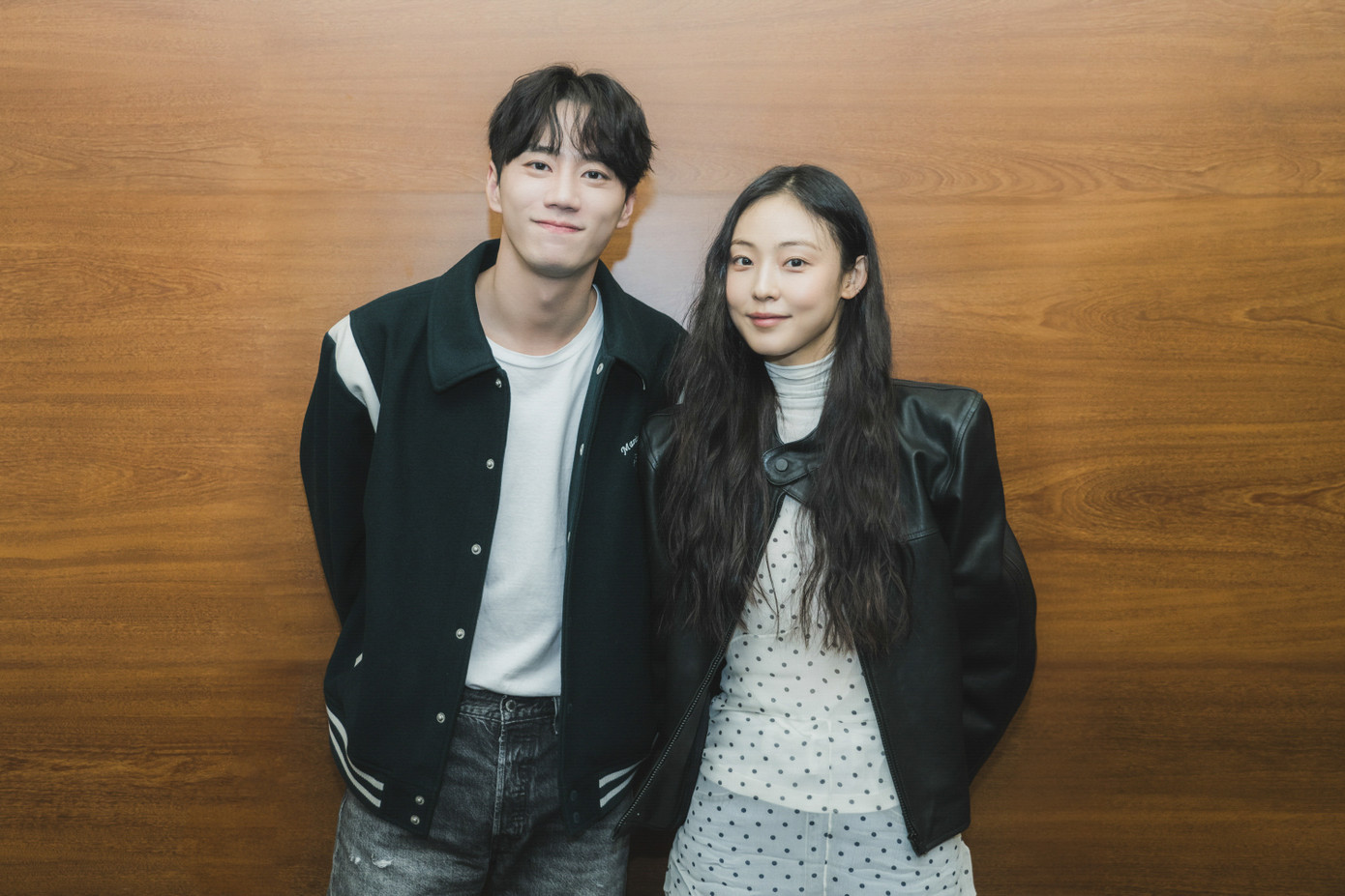 Lee Jun Young sẽ đảm nhận vai nhà soạn nhạc vô danh Hong Si Joon, người luôn tự hào mình là thiên tài. Trong khi đó, Jeon So Nee sẽ vào vai bạn gái cũ của Hong Si Joon và biên kịch Son Joo Ah.