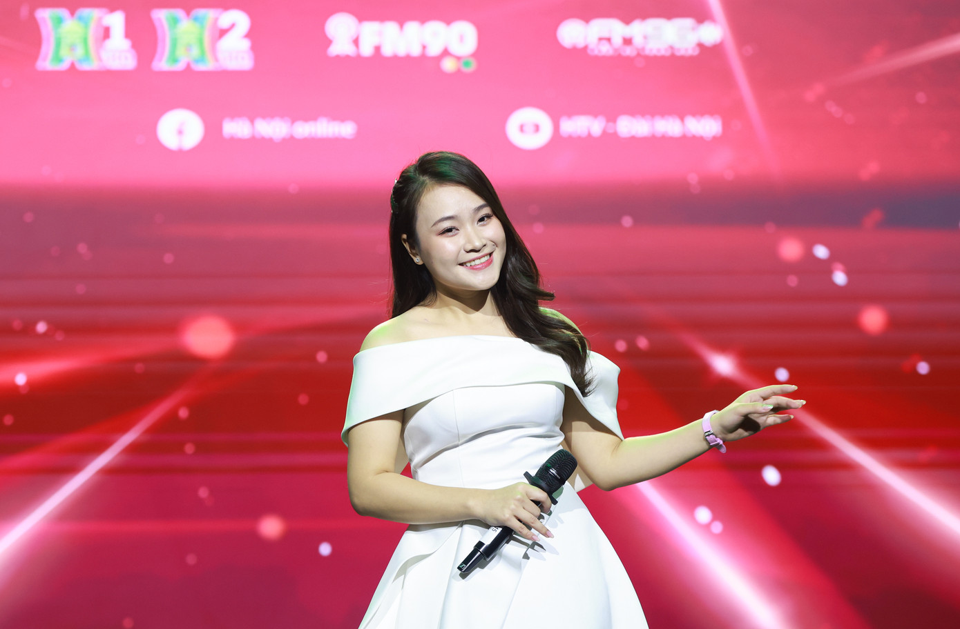 Không chỉ có trình độ thanh nhạc, thí sinh còn phải thể hiện tình yêu Hà Nội qua từng câu hát.