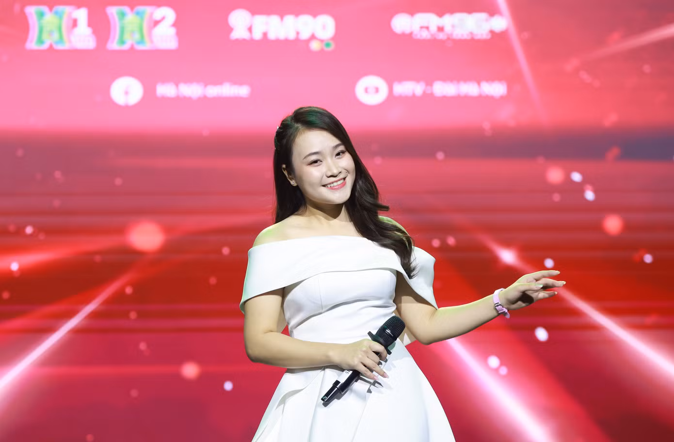 Không chỉ có trình độ thanh nhạc, thí sinh còn phải thể hiện tình yêu Hà Nội qua từng câu hát.