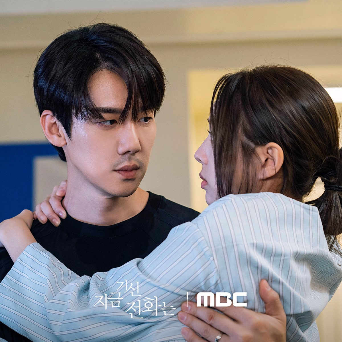 Trong tập này, Sa Eon đảm nhận vai trò là một người chồng và người chăm sóc tận tụy. Anh chăm sóc Hee Joo với sự chăm sóc không ngừng nghỉ, tạo ra những khoảnh khắc dịu dàng được ghi lại trong các bức ảnh tĩnh, chẳng hạn như Sa Eon nhẹ nhàng bế Hee Joo trên tay để đặt cô lên giường và cẩn thận sấy tóc cho cô. Những cử chỉ thân mật này nhấn mạnh sự gần gũi ngày càng tăng của họ và chắc chắn sẽ gây được tiếng vang với người xem.