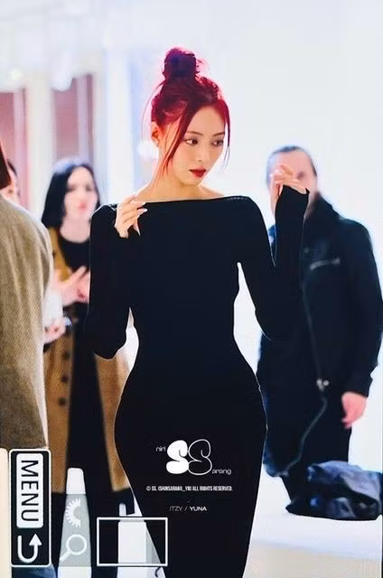 Yuna được cộng đồng mạng ví "Nữ thần Gen Z" sở hữu body cuốn hút ngang ngửa Lisa.