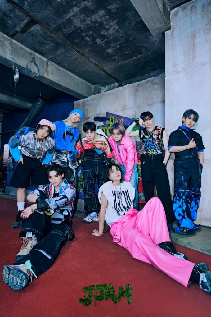 Stray Kids đã vươn lên vị trí thứ ba sau khi chứng kiến chỉ số danh tiếng thương hiệu tăng ấn tượng 132,86% kể từ tháng Bảy, nâng tổng số điểm lên 3.136.650. MV bài hát trong album mới Jam của Stray Kids đứng vị trí thứ nhất xu hướng YouTube trên toàn thế giới. Stray Kids đã vươn lên vị trí thứ ba sau khi chứng kiến chỉ số danh tiếng thương hiệu tăng ấn tượng 132,86% kể từ tháng Bảy, nâng tổng số điểm lên 3.136.650. MV bài hát trong album mới Jam của Stray Kids đứng vị trí thứ nhất xu hướng YouTube trên toàn thế giới.