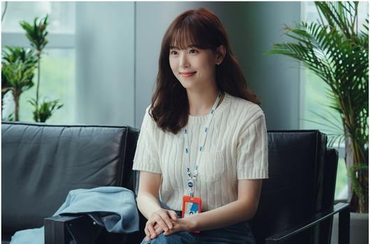 Kang Han Na được mời đóng vai Joanna, con gái của một gia đình tài phiệt. Cô ấy là một nhân vật phản diện không có trong webtoon gốc. Kang Han Na hiện đang diễn cặp với Go Kyung Pyo trong bộ phim No Secrets của JTBC. Kang Han Na vào vai On Woo Joo, một nhà văn giải trí có thâm niên 12 năm.