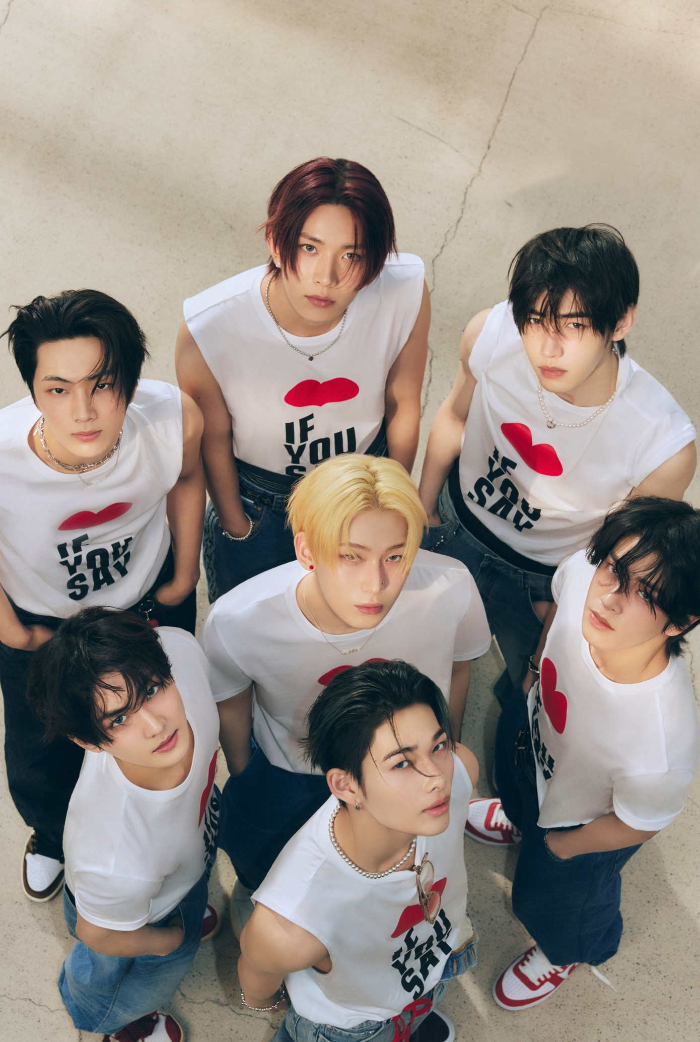 ENHYPEN vươn lên vị trí thứ tư với chỉ số danh tiếng thương hiệu là 2.973.333, đánh dấu mức tăng 30,59% về số điểm của họ kể từ tháng trước.Bên cạnh đó, ENHYPEN cũng đã nhận được chứng nhận đĩa vàng 'bạch kim' đầu tiên với một album tiếng Hàn. Theo Hiệp hội Công nghiệp Ghi âm Nhật Bản vào ngày 9/8, album dài thứ hai, ROMANCE: UNTOLD của Enhyphen đã nhận được chứng nhận đĩa Vàng 'Bạch kim' với lượng xuất xưởng tích lũy vượt quá 250.000 bản tính đến tháng Bảy. Hiệp hội Công nghiệp Ghi âm Nhật Bản cấp chứng nhận đĩa Vàng hằng tháng dựa trên số lượng album tích lũy, phân loại album thành 'Vàng' (100.000 bản), 'Bạch kim' (250.000 bản) và 'Bạch kim kép' (500.000 bản). ENHYPEN vươn lên vị trí thứ tư với chỉ số danh tiếng thương hiệu là 2.973.333, đánh dấu mức tăng 30,59% về số điểm của họ kể từ tháng trước.Bên cạnh đó, ENHYPEN cũng đã nhận được chứng nhận đĩa vàng 'bạch kim' đầu tiên với một album tiếng Hàn. Theo Hiệp hội Công nghiệp Ghi âm Nhật Bản vào ngày 9/8, album dài thứ hai, ROMANCE: UNTOLD của Enhyphen đã nhận được chứng nhận đĩa Vàng 'Bạch kim' với lượng xuất xưởng tích lũy vượt quá 250.000 bản tính đến tháng Bảy. Hiệp hội Công nghiệp Ghi âm Nhật Bản cấp chứng nhận đĩa Vàng hằng tháng dựa trên số lượng album tích lũy, phân loại album thành 'Vàng' (100.000 bản), 'Bạch kim' (250.000 bản) và 'Bạch kim kép' (500.000 bản).