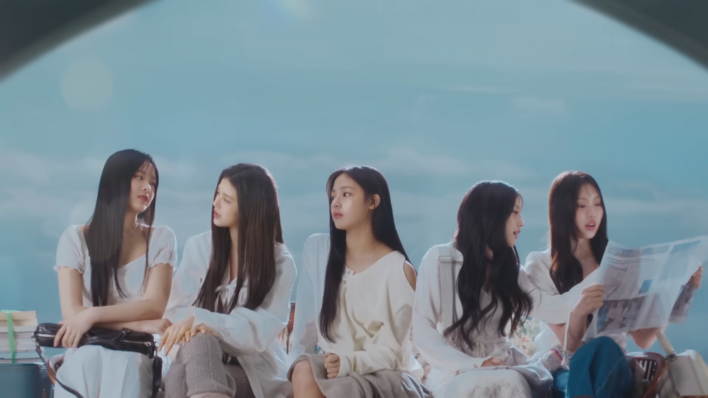 NewJeans hiện còn khoảng một tháng rưỡi nữa mới trở lại cùng với một đĩa đơn đôi vào ngày 24/5. Nhóm nhạc NewJeans (Minzy, Hani, Daniel, Haerin, Hyein) cũng đã đưa toàn bộ các ca khúc trong 3 album phát hành tính đến thời điểm hiện tại của mình vào danh sách streaming trị giá hàng tỷ đôla của Spotify. Theo Spotify, nền tảng phát nhạc trực tuyến lớn nhất thế giới, vào ngày 10/4, EP thứ hai Get Up của NewJeans và bài hát cùng tên Get Up đã được phát tổng cộng 116.371 lần tính đến ngày 8/4, chính thức gia nhập hàng ngũ lượt streaming trị giá hàng tỷ USD của Spotify. New Jeans hiện có tổng cộng 12 bài hát có lượt phát trực tuyến lên đến trăm triệu, bao gồm 4 bài trong album đầu tay New Jeans, 2 bài trong album đơn OMG và 6 bài trong EP thứ hai. Tổng số lượt phát trực tuyến trên Spotify cho tất cả các bài hát do NewJeans phát hành đã vượt quá 4 tỷ. Vì mỗi bài hát do New Jeans phát hành, bất kể là tác phẩm trước hay tác phẩm mới, đều được công chúng yêu thích và được các nhà phê bình đón nhận nồng nhiệt, nên đĩa đơn đôi mới How Sweet càng nhận được chú ý nhiều hơn. Đơn đặt hàng trước cho How Sweet sẽ bắt đầu lúc 11h sáng ngày 26/4 và video âm nhạc cho bài hát Bubble Gumsẽ được phát hành trước vào nửa đêm ngày 27/4. Bubble Gum được phát hành một phần vào ngày 8/4 dưới dạng bài hát chủ đề cho chương trình phát sóng buổi sáng Mezamashi 8 của đài Fuji TV Nhật Bản và là bài hát quảng cáo dầu gội đầu Nhật Bản.