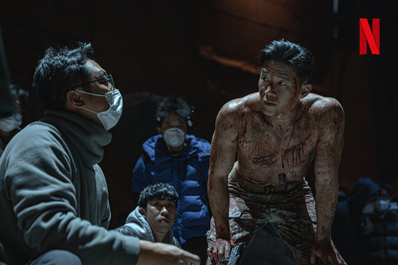 Oh Jung Se, đóng vai bác sĩ Lim, bày tỏ lòng biết ơn vì được trở thành thành viên của một đội tài năng như vậy, trong khi Kim Moo Yeol, đóng vai Yeong Hoo thì cảm thấy vinh dự vì được đóng góp cho một dự án có thế giới quan rộng lớn. Kim Si Ah cũng chia sẻ: “Đó là một trải nghiệm quý giá khi được chứng kiến hành trình của một nhân vật từ đầu đến cuối khi quay loạt phim Sweet Home trong một thời gian dài”. Oh Jung Se, đóng vai bác sĩ Lim, bày tỏ lòng biết ơn vì được trở thành thành viên của một đội tài năng như vậy, trong khi Kim Moo Yeol, đóng vai Yeong Hoo thì cảm thấy vinh dự vì được đóng góp cho một dự án có thế giới quan rộng lớn. Kim Si Ah cũng chia sẻ: “Đó là một trải nghiệm quý giá khi được chứng kiến hành trình của một nhân vật từ đầu đến cuối khi quay loạt phim Sweet Home trong một thời gian dài”.