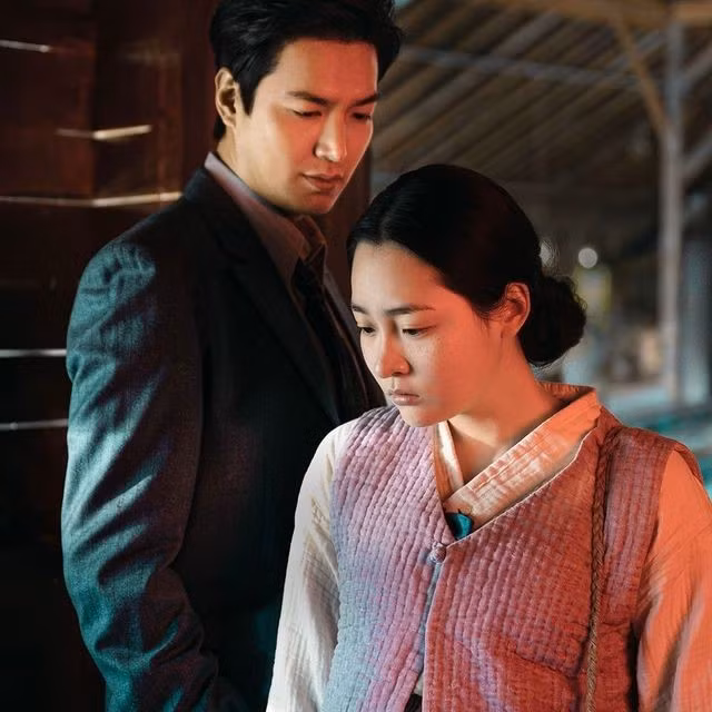 Lee Min Ho và Kim Min Ha trong Pachinko.