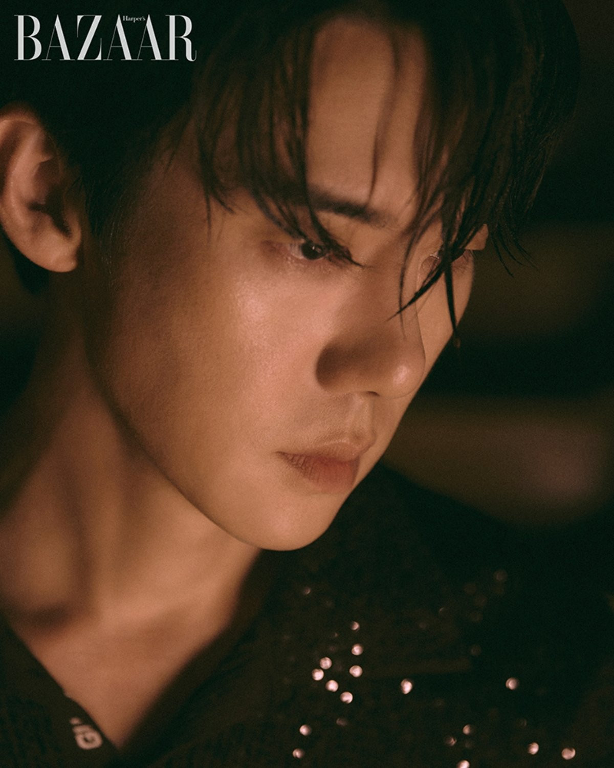 Trong lần tái xuất màn ảnh, nam diễn viên Yoo Yeon Seok đã bước sang tuổi 40 vẫn tỏa sáng với vai diễn vai diễn Baek Sa Eon. Yoo Yeon Seok vào vai Baek Sa Eon, phát ngôn viên tổng thống trẻ nhất từ trước đến nay, người có xuất thân gia đình hoàn hảo, kỹ năng và ngoại hình khiến anh trở nên 'xuất chúng'.